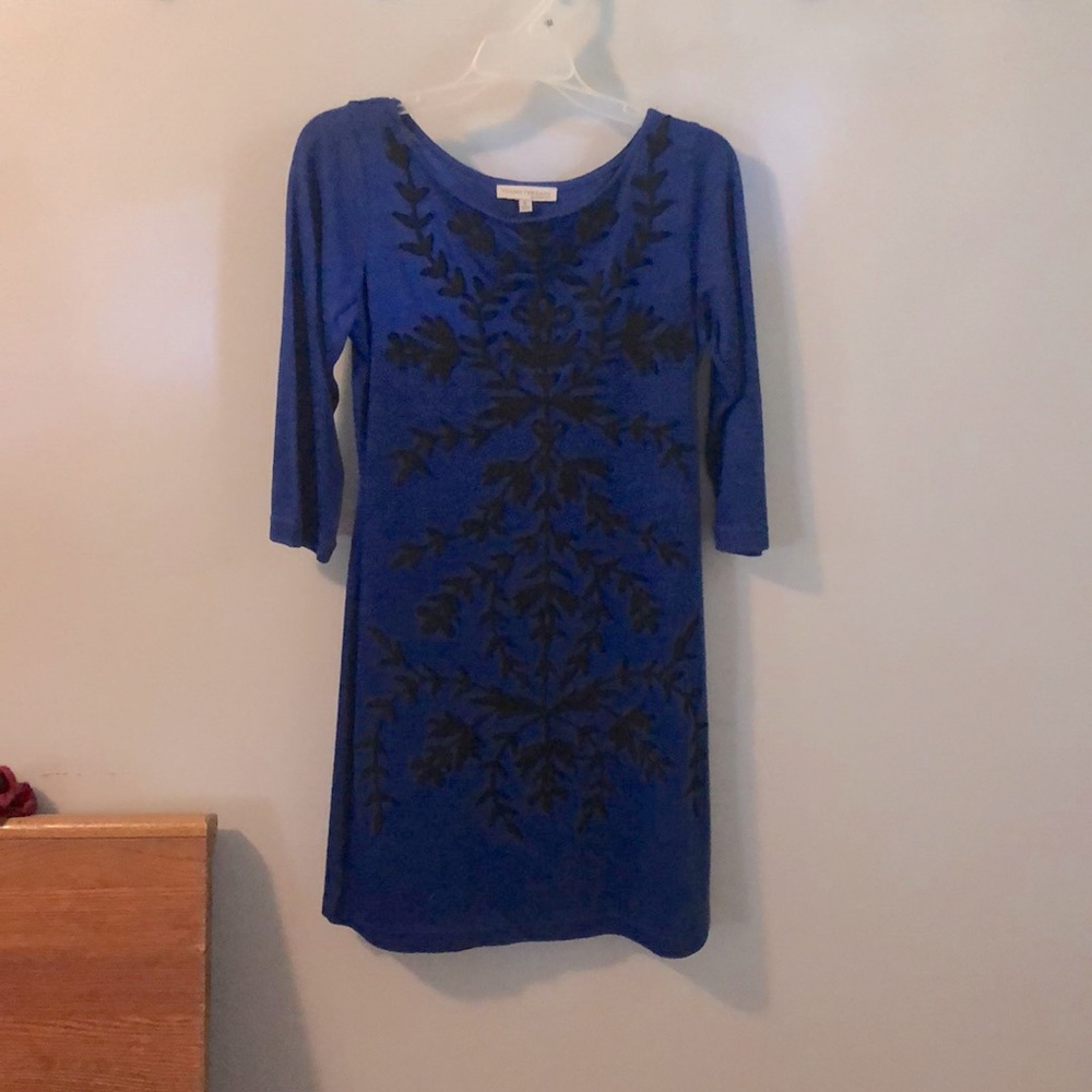 3/4 length blue and black Young Threads dress